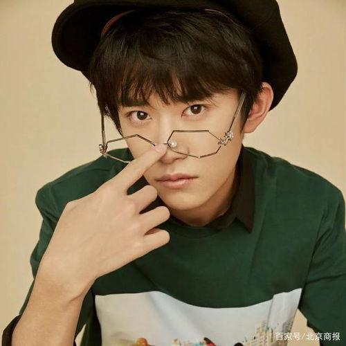 易烊千玺微博照片